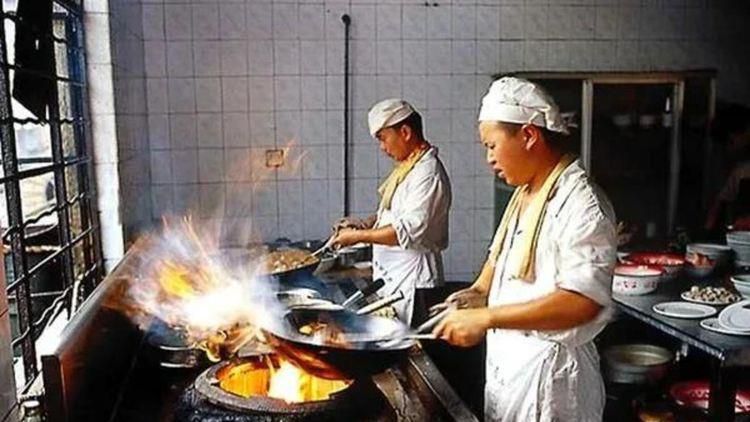 过客创作视角往往是成年视角。